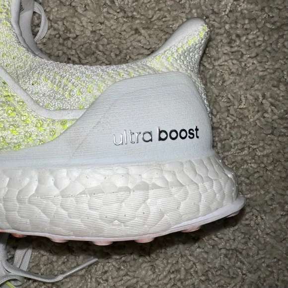Adidas Ultraboost ('18) size 9 - Picture 7 of 7